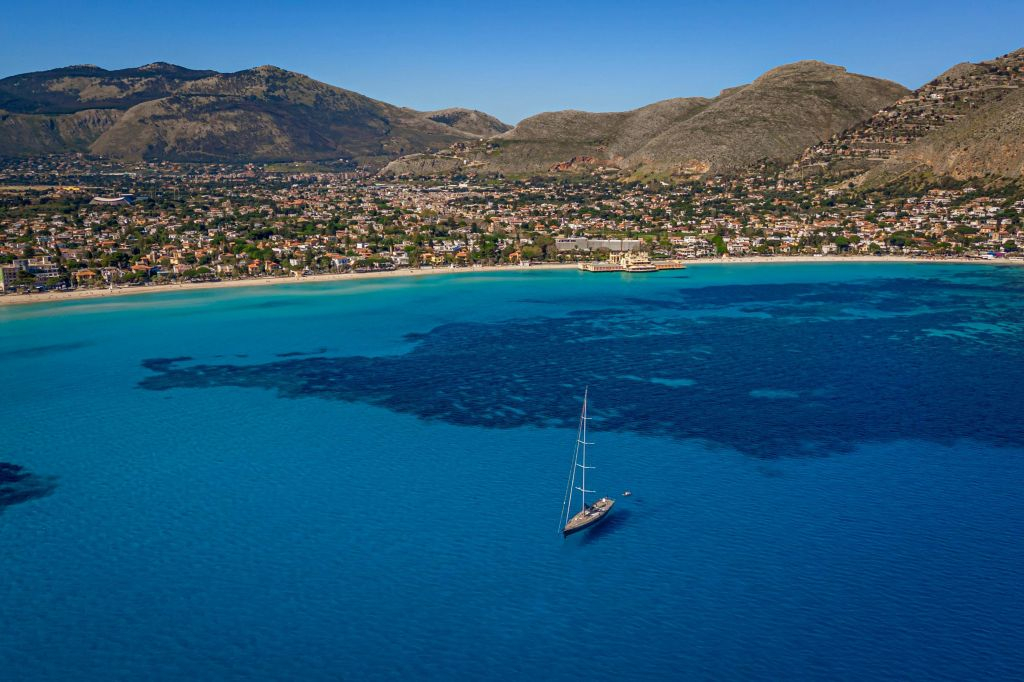 Mondello e Isola delle Femmine: Excursión en barco desde Palermo + Aperitivos y Bebida