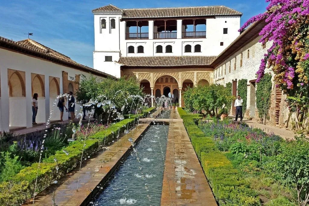 Alhambra y Palacios nazaríes: Entrada sin colas + Audioguía