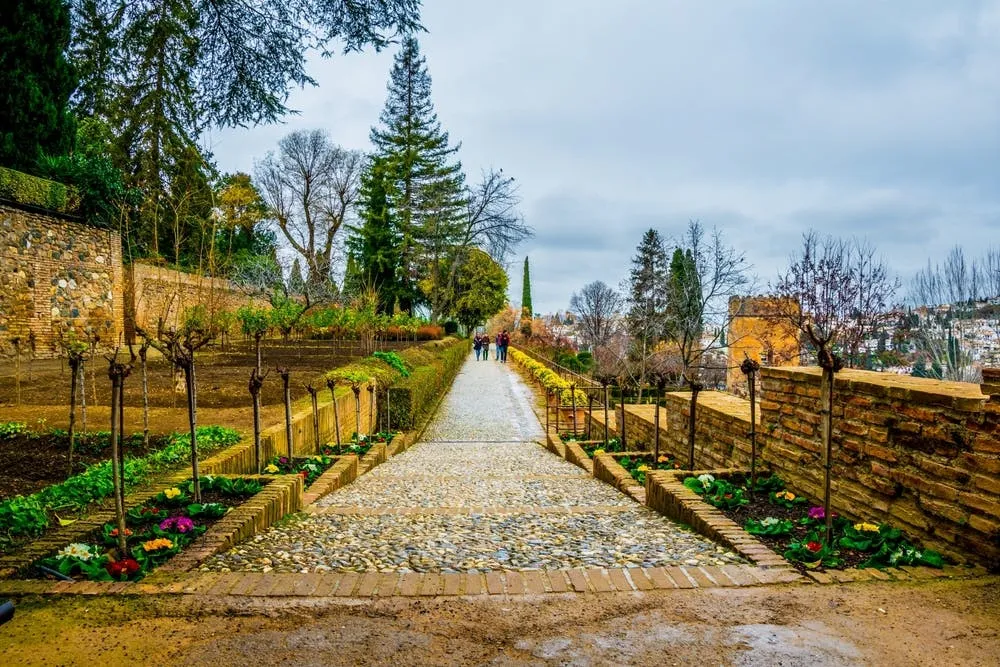 Alhambra y Palacios Nazaríes: Entrada sin colas + Visita guiada