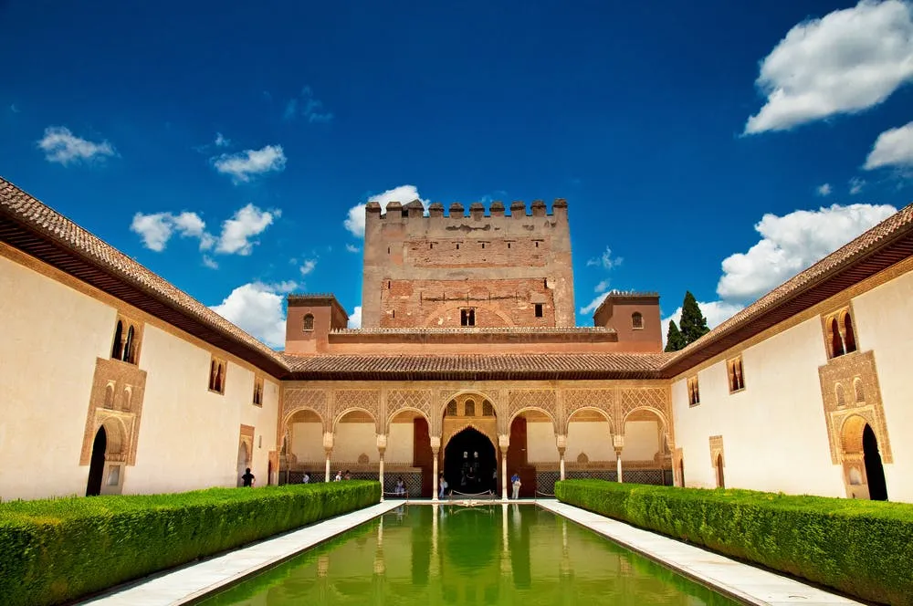 Alhambra y Palacios Nazaríes: Entrada sin colas + Visita guiada