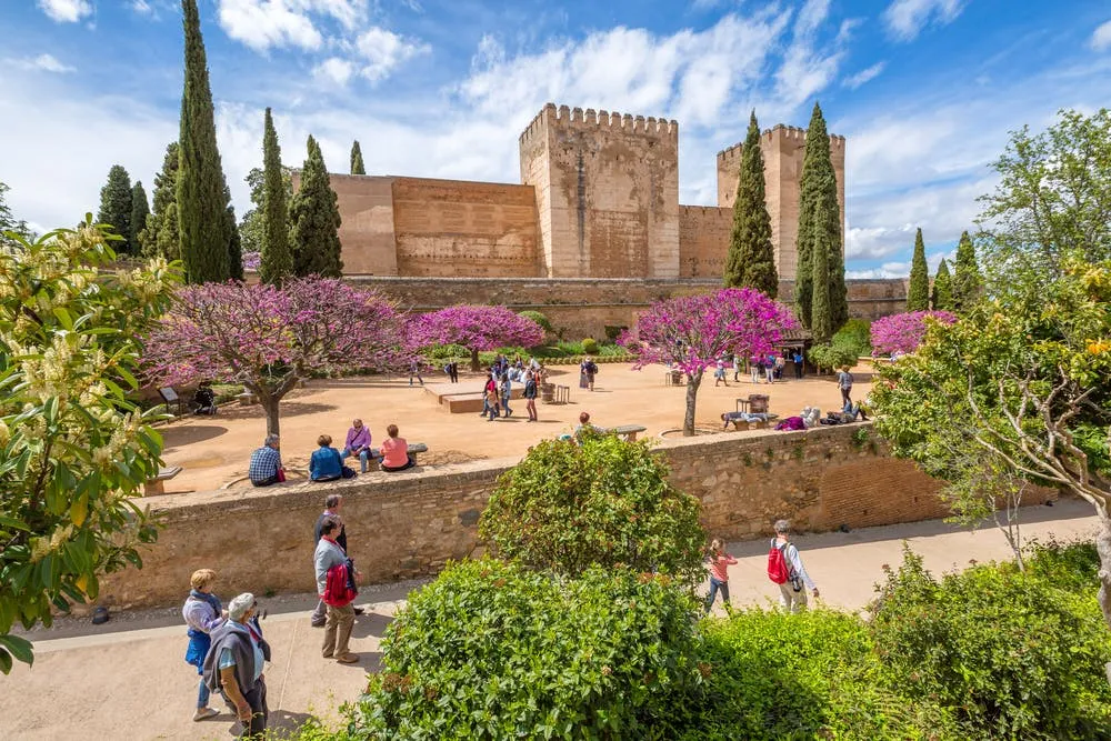 Alhambra y Palacios Nazaríes: Entrada sin colas + Visita guiada
