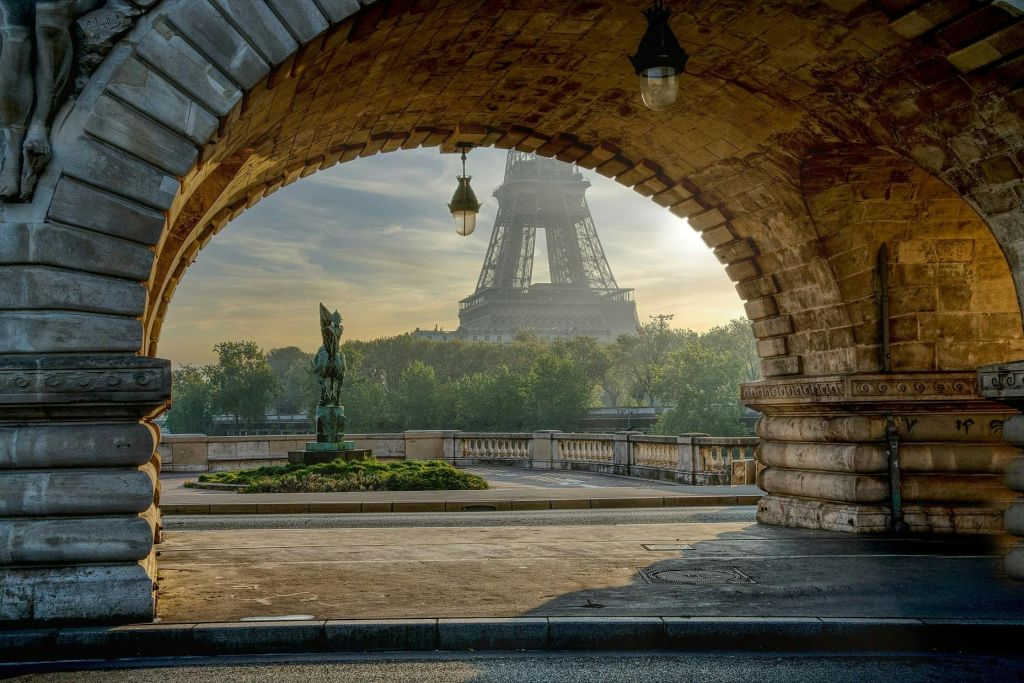 Eiffel Tower: 2nd Floor Access + Tour