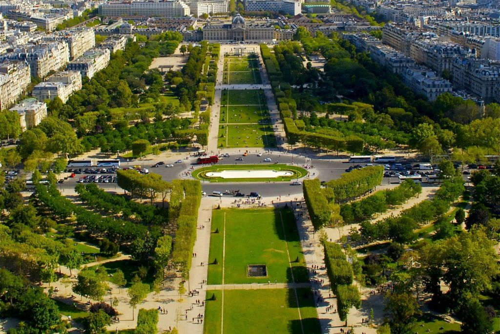 Eiffel Tower: 2nd Floor Access + Tour