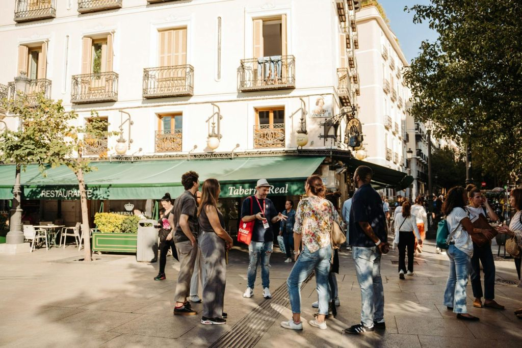 Madrid: Guided Tapas Tasting Tour + Drinks