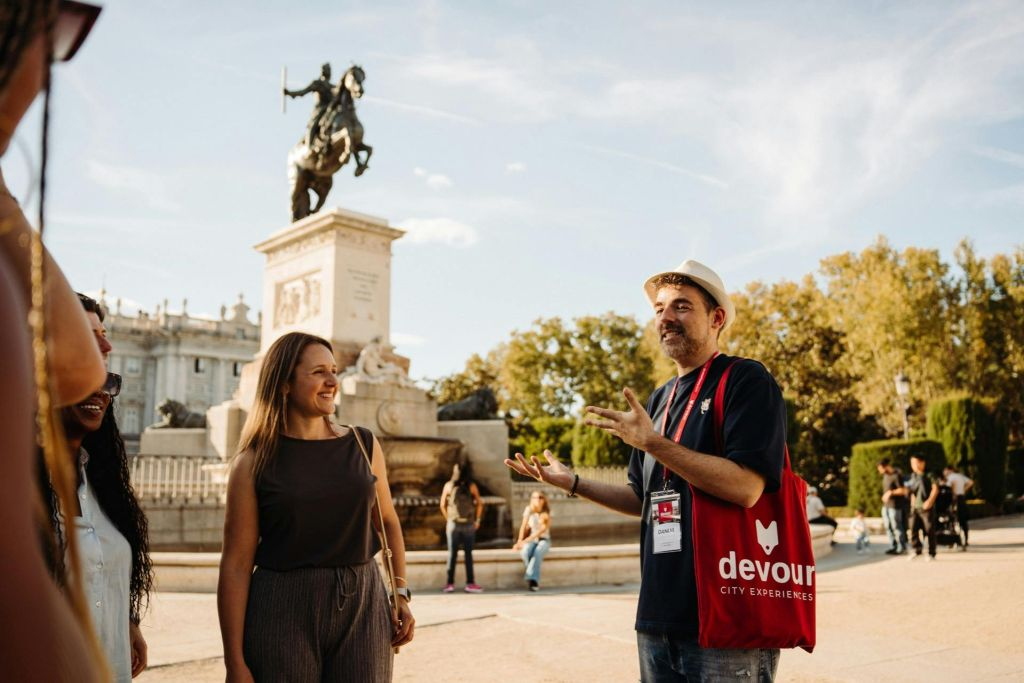 Madrid: Guided Tapas Tasting Tour + Drinks