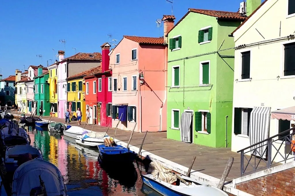 Murano e Burano: Tour privato in barca + dimostrazione di soffiatura del vetro e lavorazione del merletto