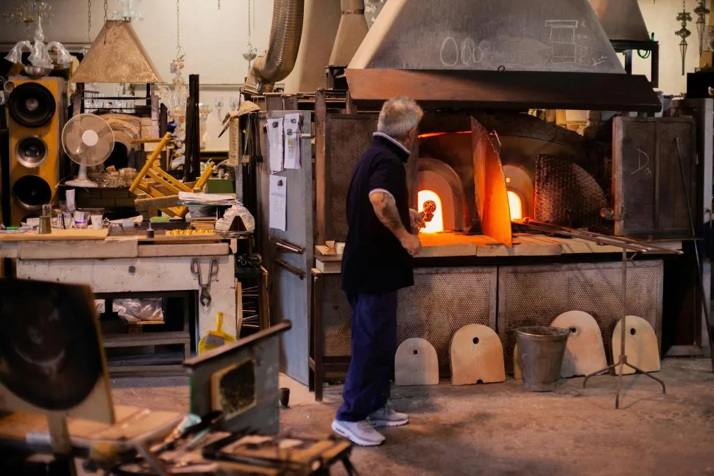Murano e Burano: Tour privato in barca + dimostrazione di soffiatura del vetro e lavorazione del merletto