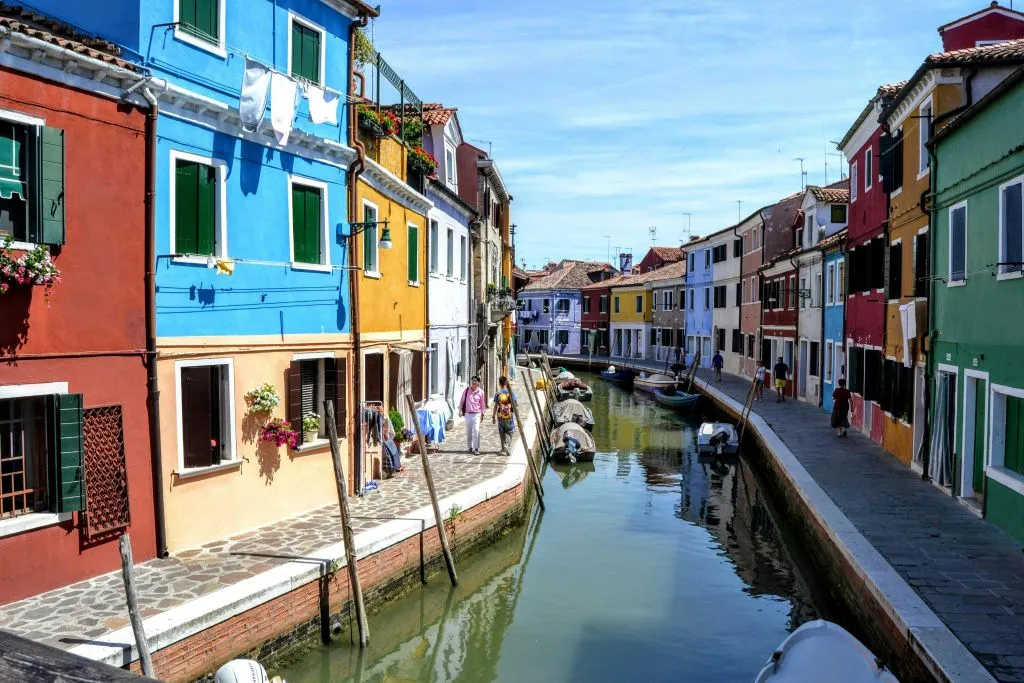 Murano e Burano: Tour privato in barca + dimostrazione di soffiatura del vetro e lavorazione del merletto