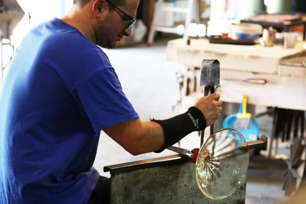 Murano e Burano: Tour privato in barca + dimostrazione di soffiatura del vetro e lavorazione del merletto