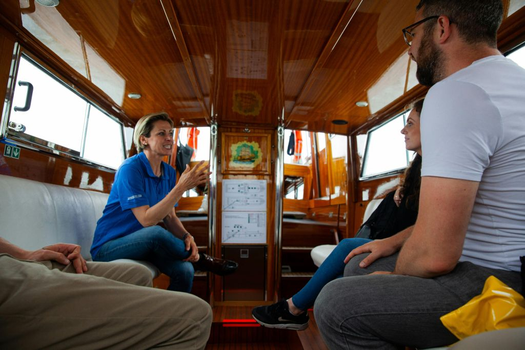 Murano e Burano: Tour privato in barca + dimostrazione di soffiatura del vetro e lavorazione del merletto