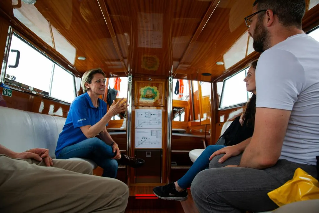 Murano e Burano: Tour privato in barca + dimostrazione di soffiatura del vetro e lavorazione del merletto