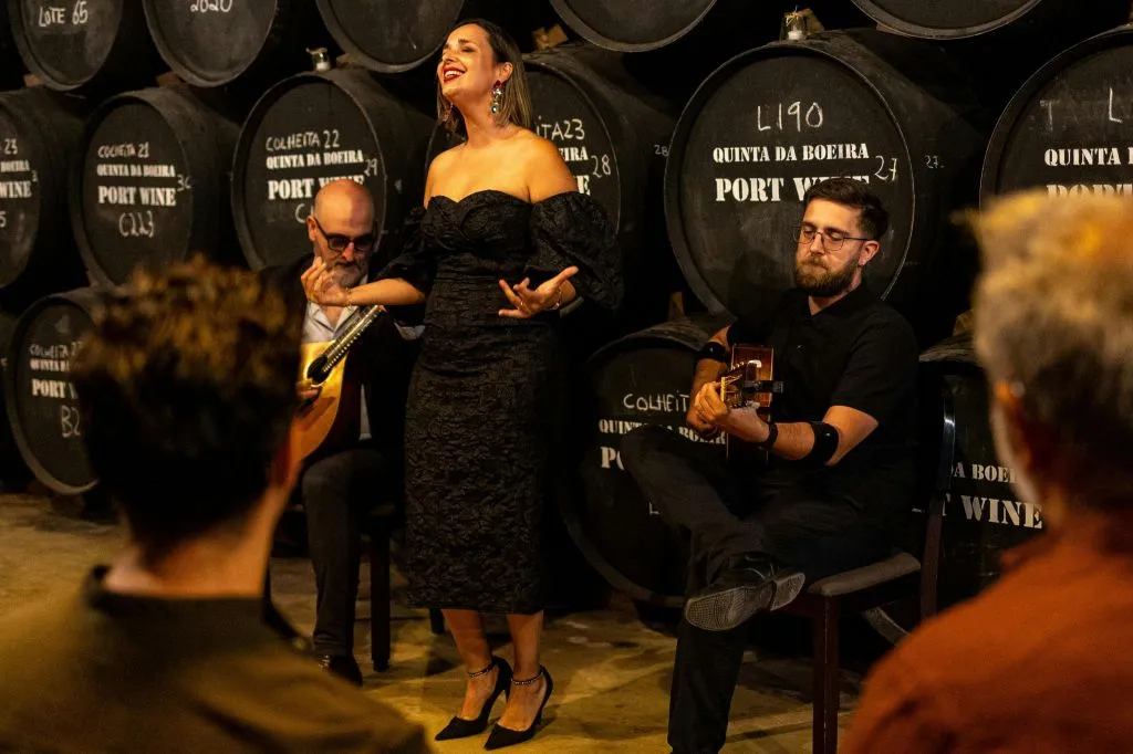 Quinta da Boeira: Espetáculo de Fado + Prova de Vinho do Porto