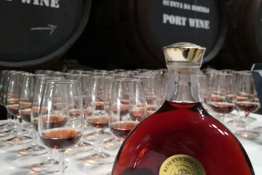 Quinta da Boeira: Espetáculo de Fado + Prova de Vinho do Porto