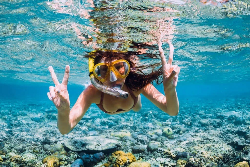 Mallorca: Excursión guiada en quad + snorkel + salto de acantilados