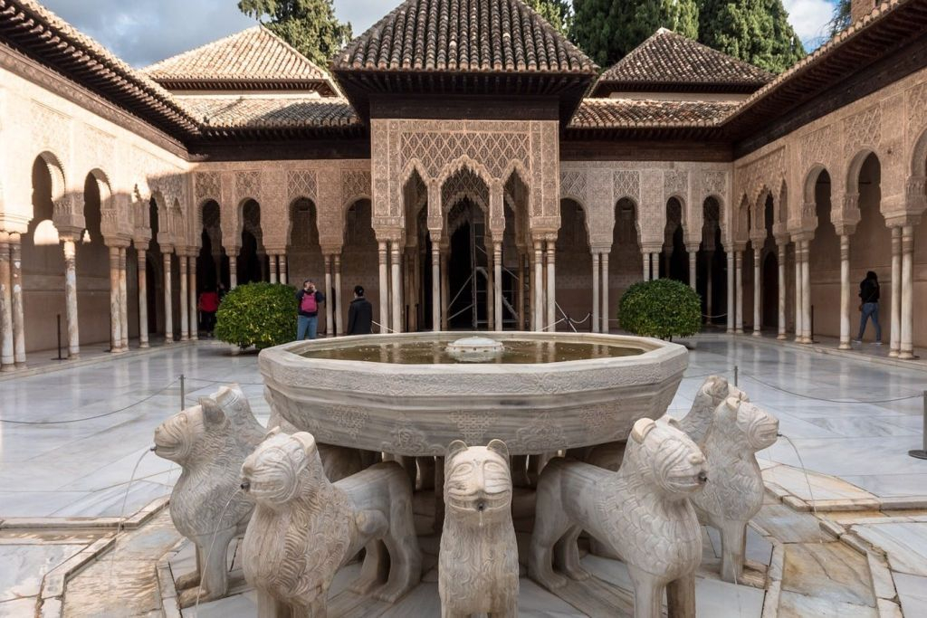 Alhambra y Palacios Nazaríes: Salta la cola + Visita guiada privada
