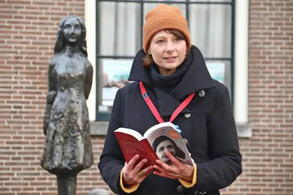 Amsterdam: Tour guidato a piedi di Anna Frank in tedesco, inglese, italiano e spagnolo