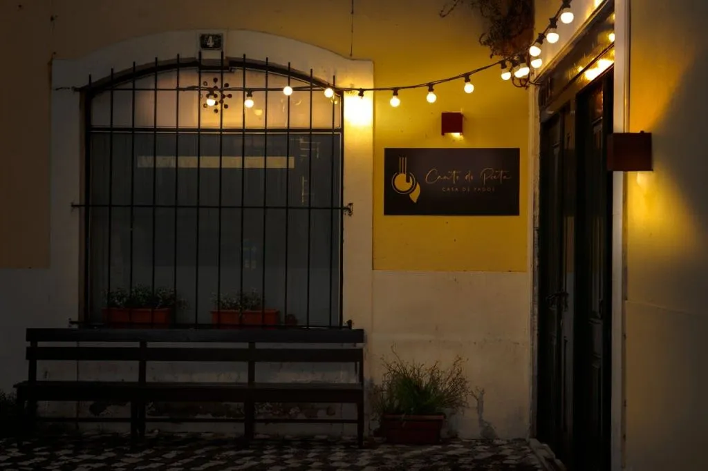 Canto do Poeta: Fado Show + Dinner & Drinks