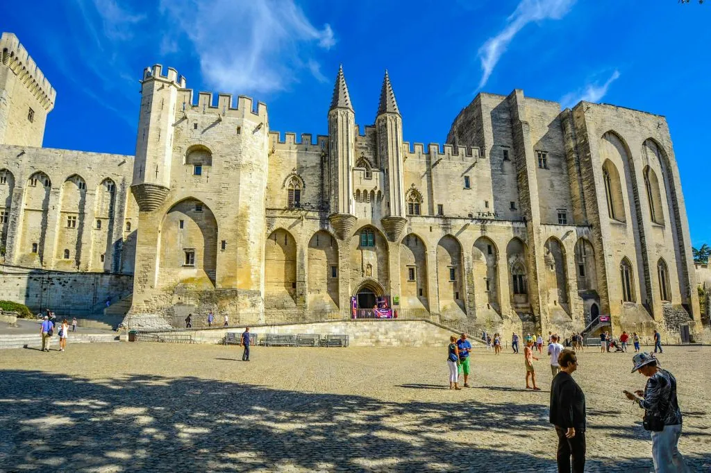 Avignon : Audio Guide App by TouringBee