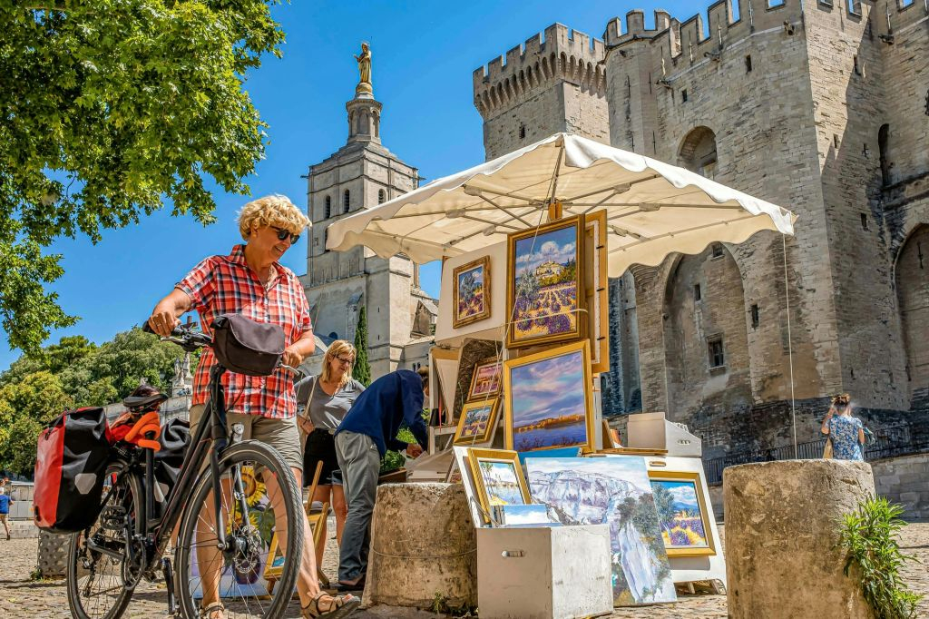 Avignon : Audio Guide App by TouringBee
