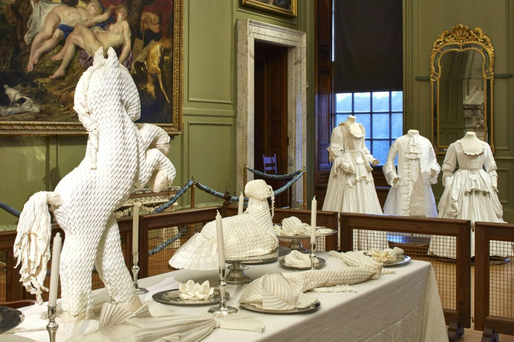 Hampton Court Palace: Entry + Roundtrip Transfer from London