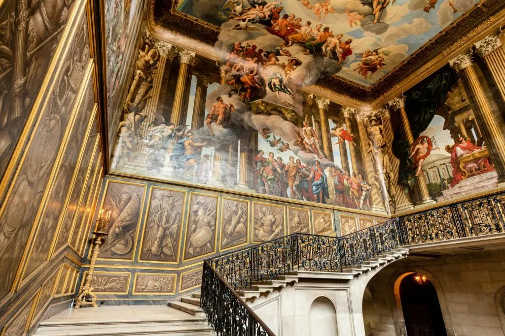 Hampton Court Palace: Entry + Roundtrip Transfer from London