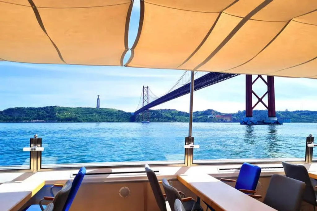 Lisbon: Tagus River Sightseeing Cruise