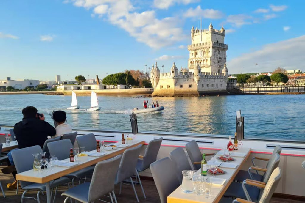 Lisbon: Tagus River Sightseeing Cruise