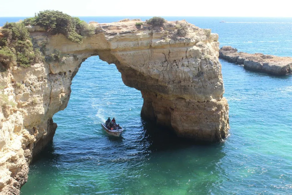Grutas de Benagil: Passeio de barco guiado a partir de Armação de Pera