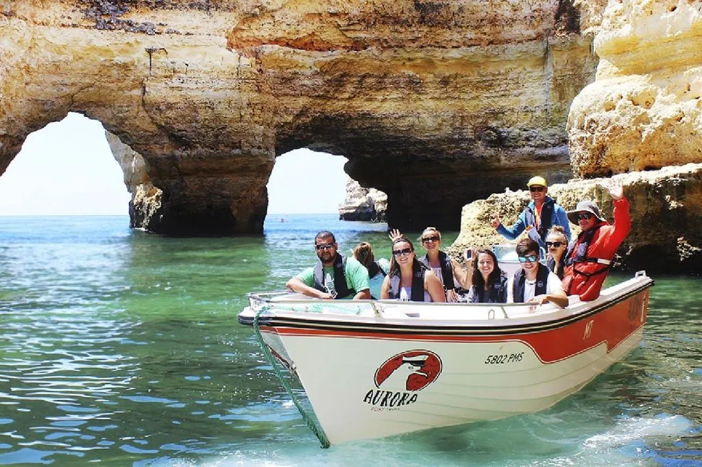 Grutas de Benagil: Passeio de barco guiado a partir de Armação de Pera