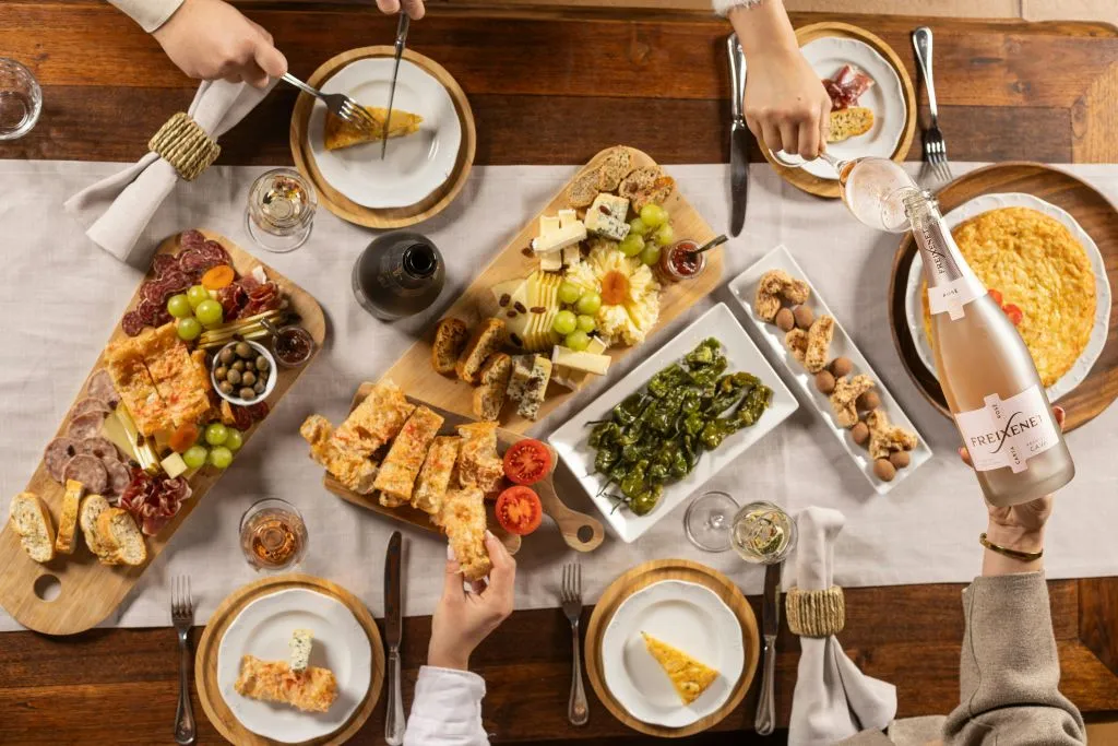 Barcelona: Guided Freixenet Cava Tour + Brunch
