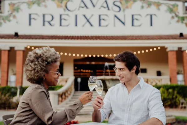Cavas Freixenet: Visita Guiada a la Bodega + Brunch