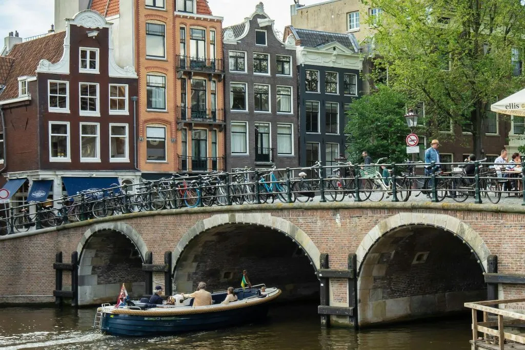 Amsterdam: Guided Cultural Highlights Walking Tour