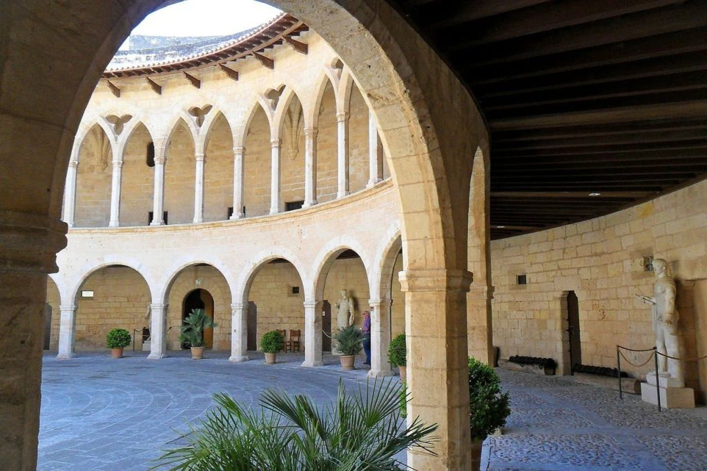 Mallorca: Excursión en bus turístico con entradas a las atracciones