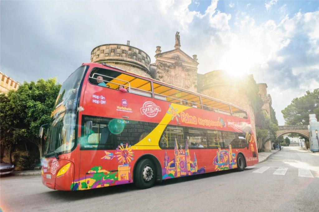 Mallorca: Excursión en bus turístico con entradas a las atracciones