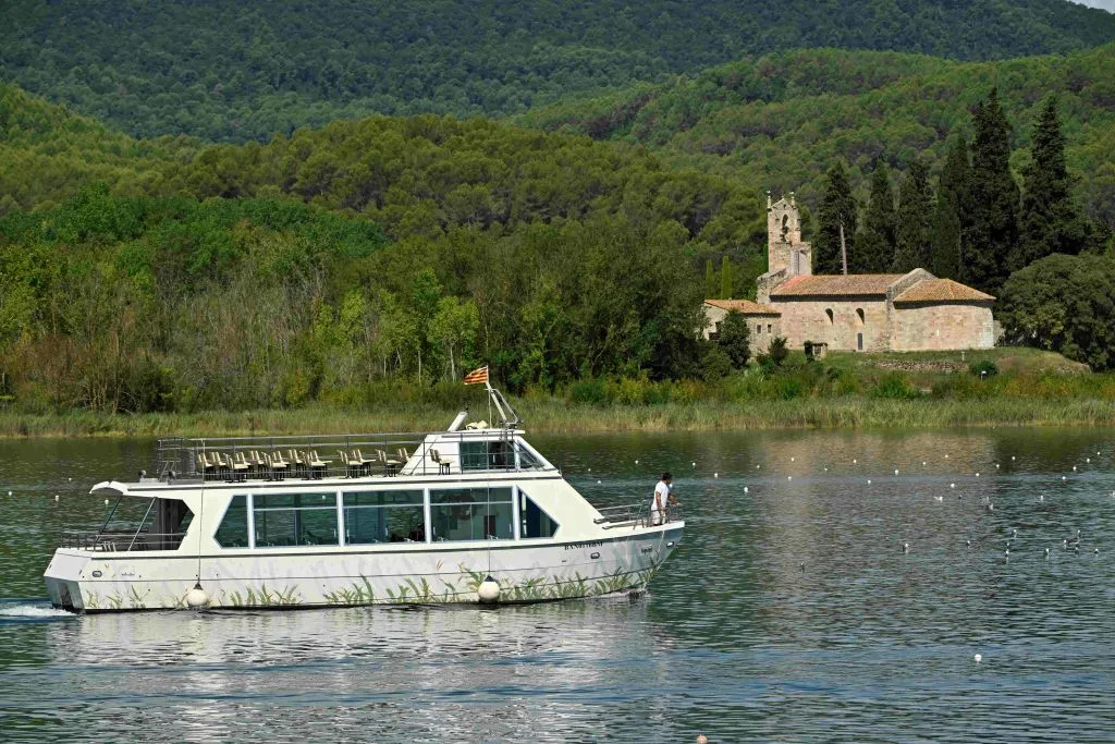 Girona: Excursión en Barco por el Lago de Banyoles