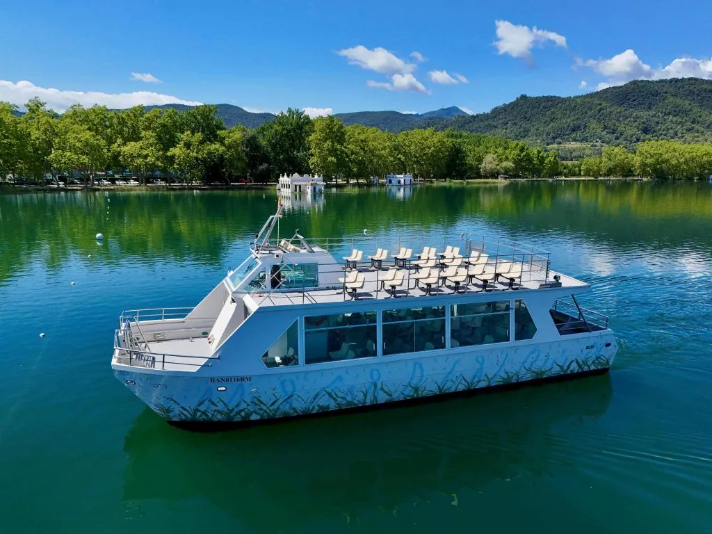 Girona: Excursión en Barco por el Lago de Banyoles