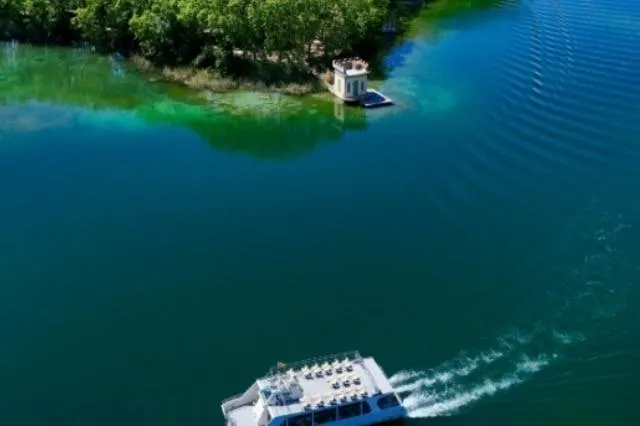 Girona: Excursión en Barco por el Lago de Banyoles