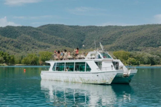 Girona: Excursión en Barco por el Lago de Banyoles