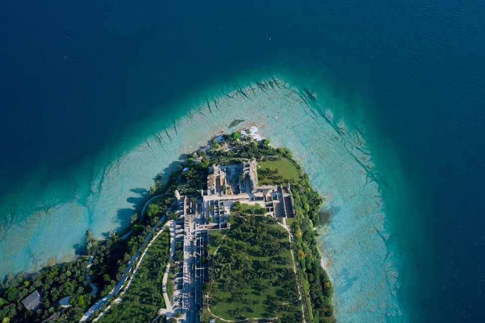 Verona, Sirmione e il Lago di Garda: Tour guidato in giornata da Milano + tour in barca