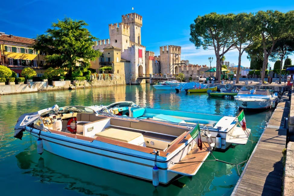 Verona, Sirmione e Lago de Garda: Visita guiada de um dia a partir de Milão + passeio de barco