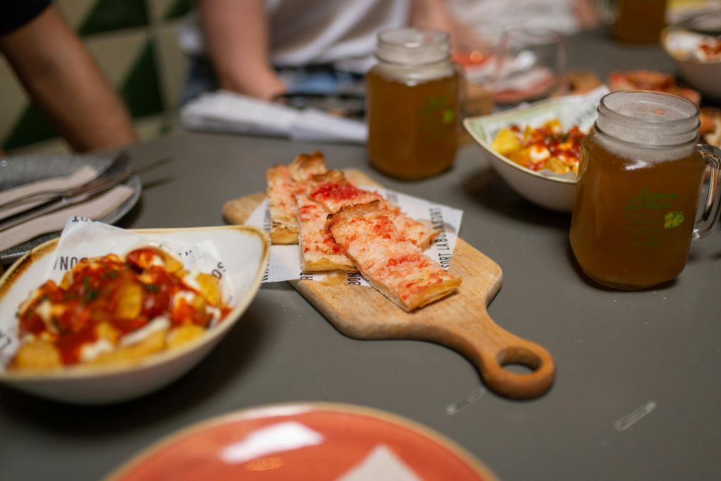 Barcelona: Gothic Quarter & El Born Guided Tour + Tastings +  Drink