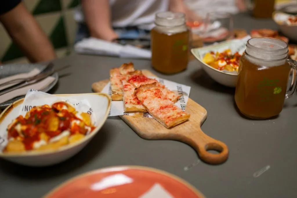 Barcelona: Gothic Quarter & El Born Guided Tour + Tastings +  Drink