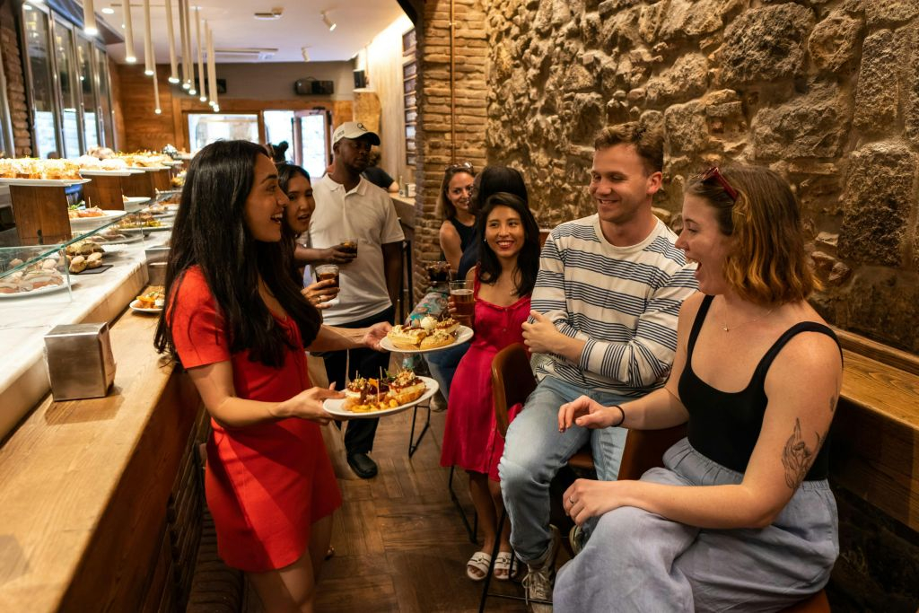 Barcellona: Tour guidato del Quartiere Gotico e di El Born + Degustazioni + Drink