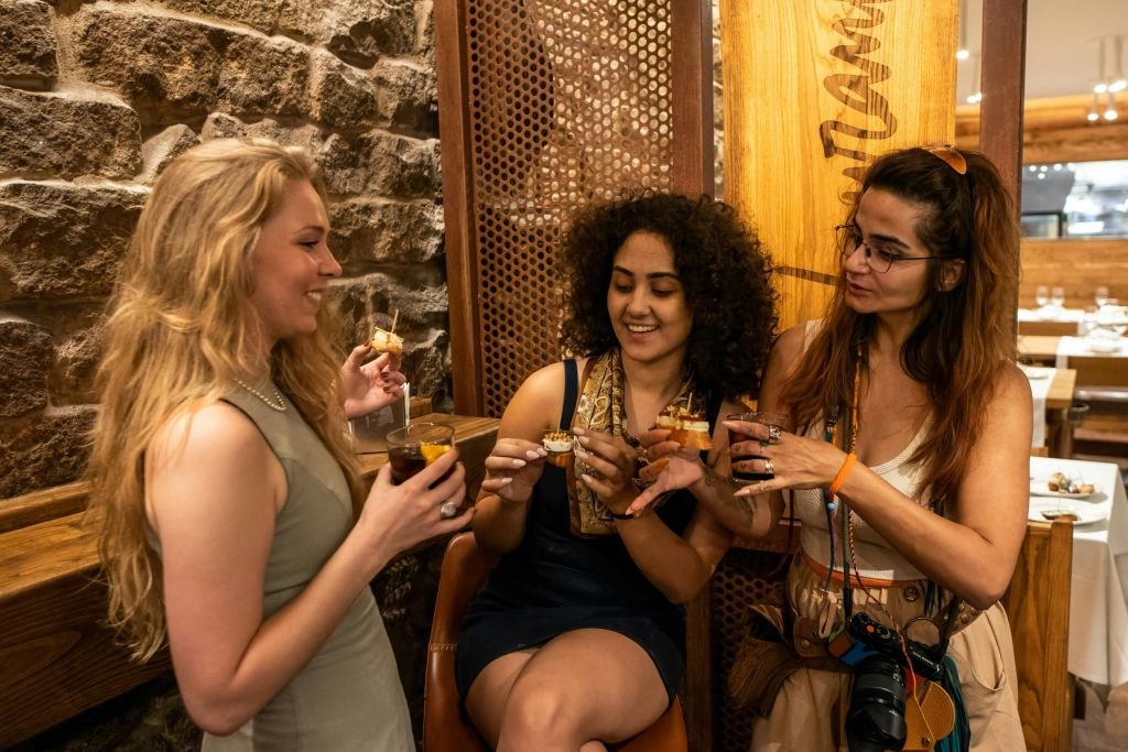 Barcelona: Gothic Quarter & El Born Guided Tour + Tastings +  Drink