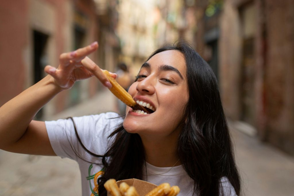 Barcelona: Gothic Quarter & El Born Guided Tour + Tastings +  Drink