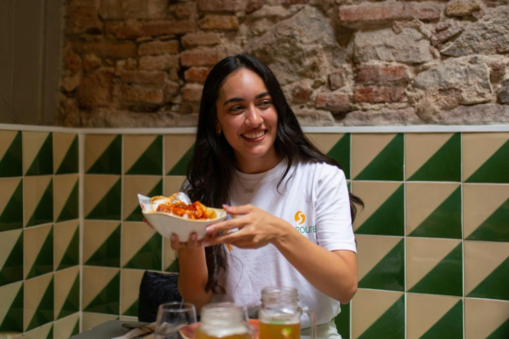 Barcelona: Gothic Quarter & El Born Guided Tour + Tastings +  Drink