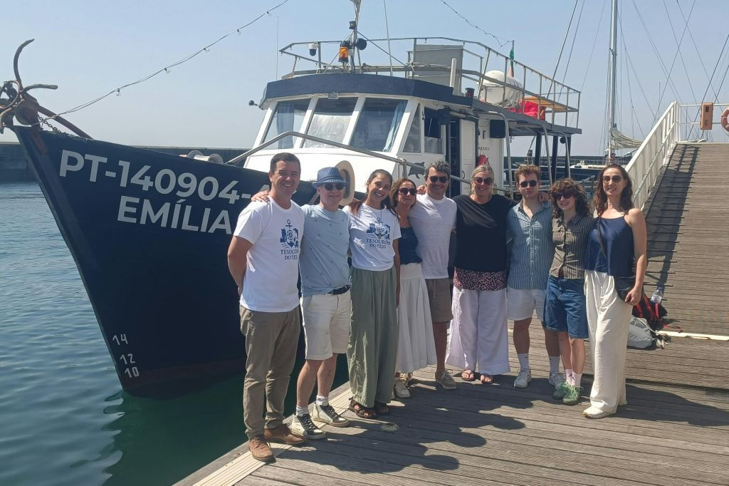 Cascais: Guided Coastal Cruise + Drinks