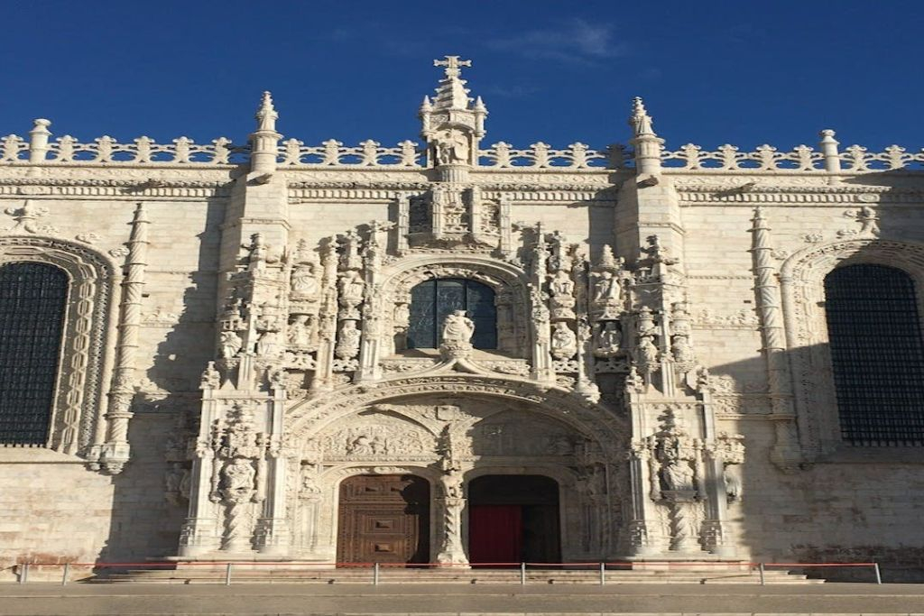 Lisbon: Guided Belém Walking Tour + Jerónimos Monastery Entry
