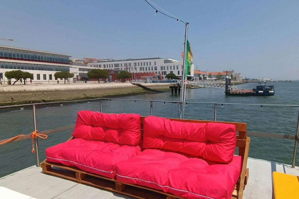 Cascais: One-Way Cruise from Lisbon + Drinks