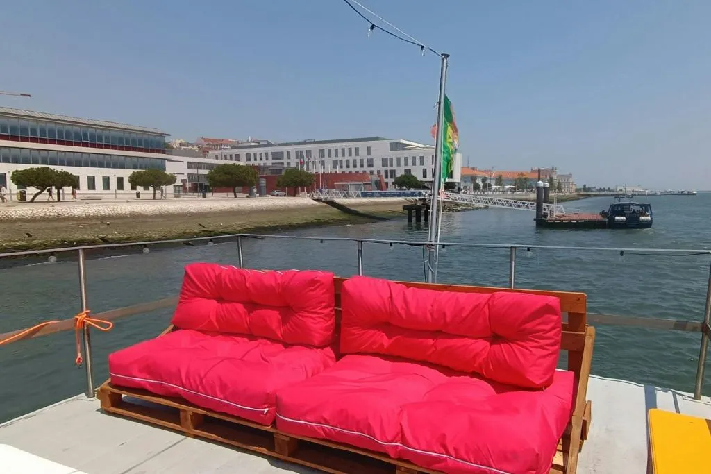 Cascais: One-Way Cruise from Lisbon + Drinks